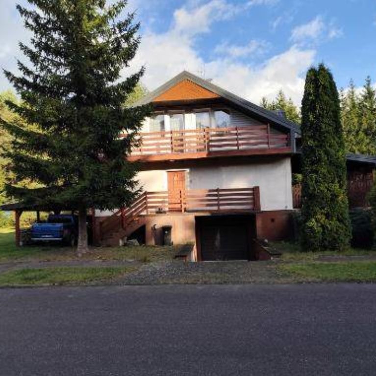 Dom wolnostojący, całoroczny we wsi KOT