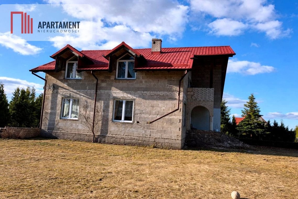 Linia - dom w otoczeniu natury