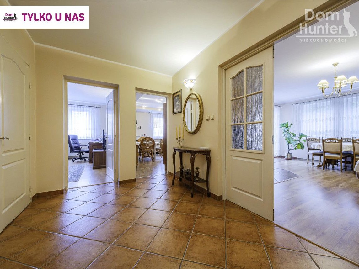 Dom z ogrodem, 2 mieszkania, 4 miejsca, 2 garaże