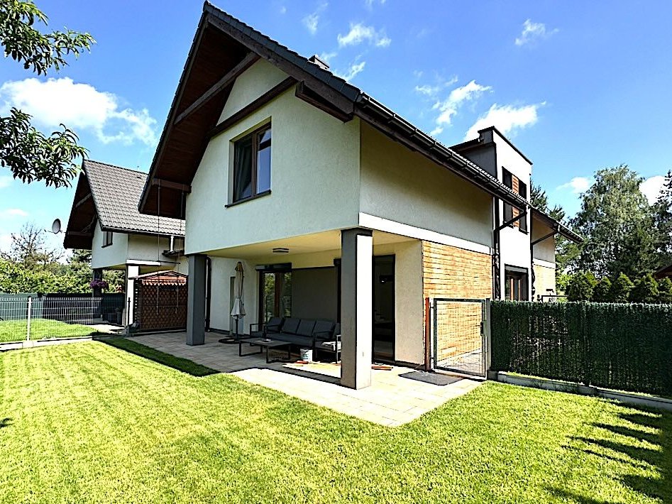 Bardzo atrakcyjny dom jednorodzinny o wysokim standardzie.