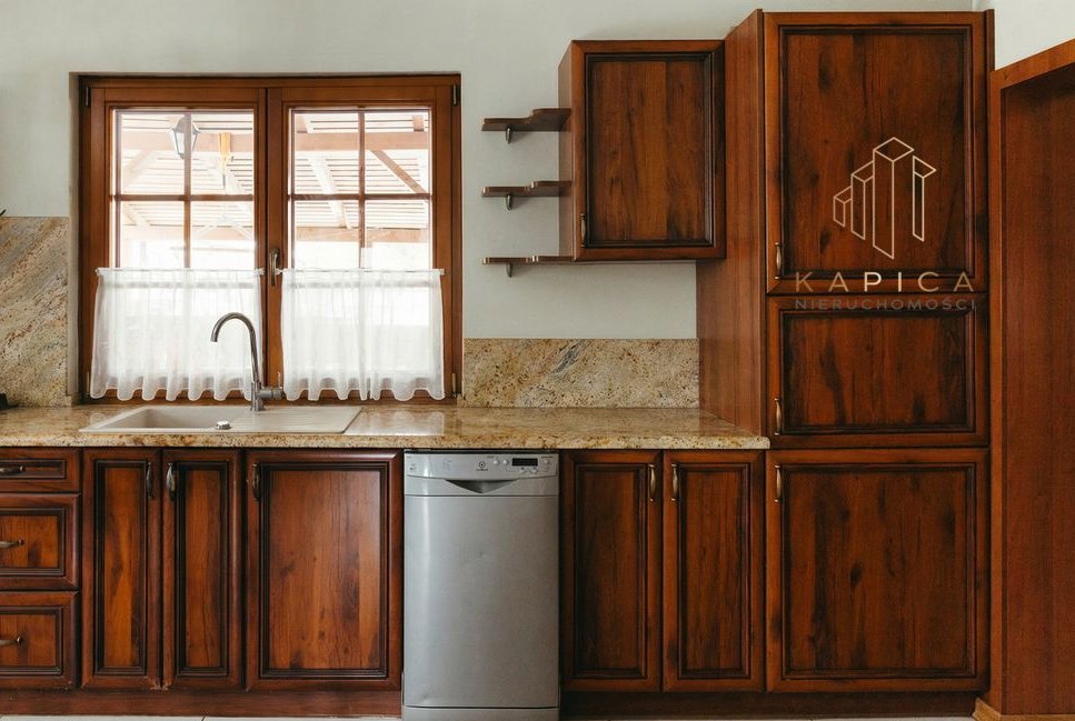 Urokliwy dom w stylu dworkowym 136m² działka 2,4h