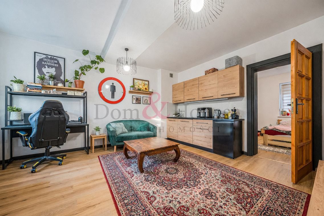 Wielopoziomowa willa z ogrodem i lokalem usługowym