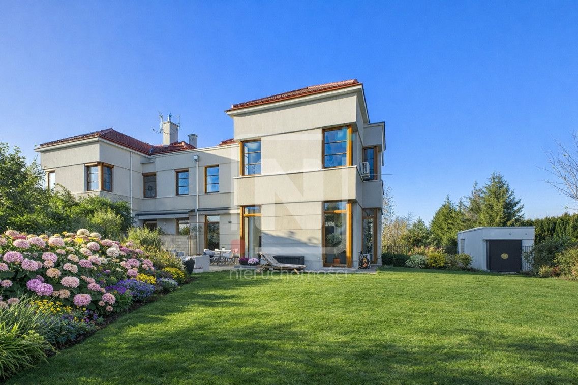 Dom W Wysokim Standarzdzie Z Ogrodem 700 m2