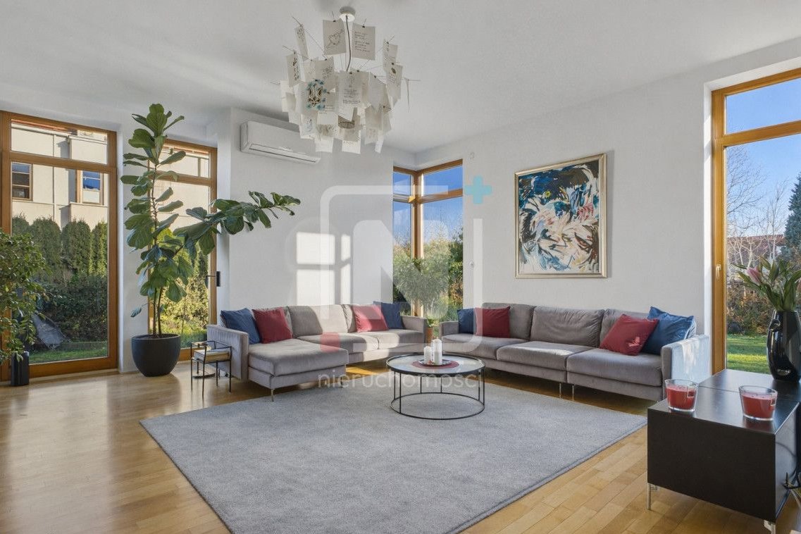 Dom W Wysokim Standarzdzie Z Ogrodem 700 m2