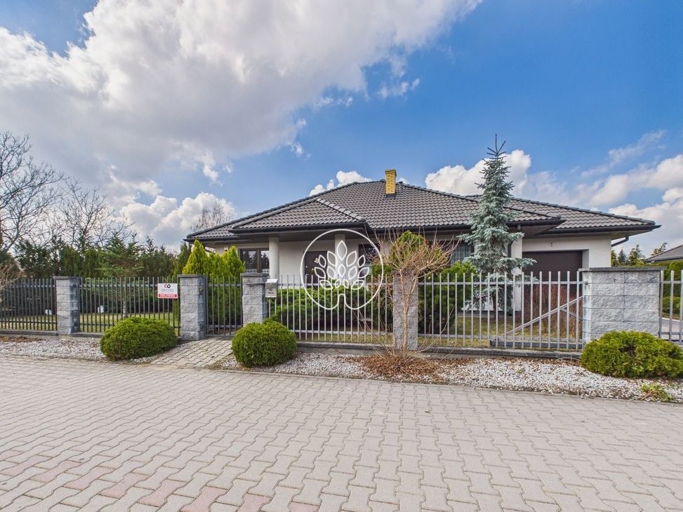 Wolnostojący / Osiedle / Blisko lasu