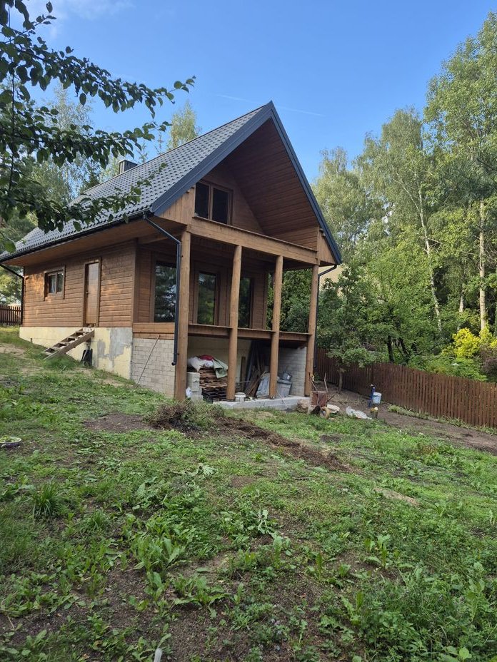 Drewniany domek z ogrodzoną działką w otulinie rzeki Rospudy.