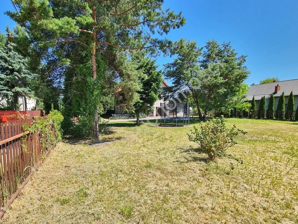 Funkcjonalny dom z ogrodem i garażem