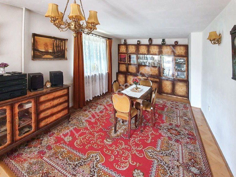 Funkcjonalny dom z ogrodem i garażem