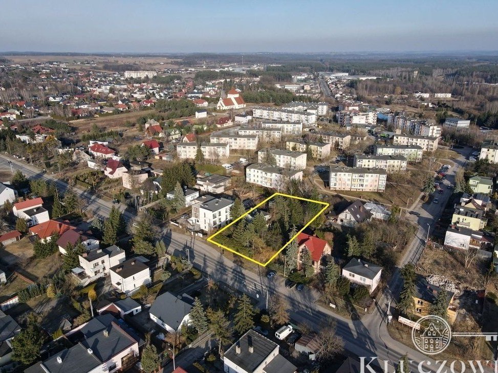 Kolejowa 32, 6 pokoi, duża działka.