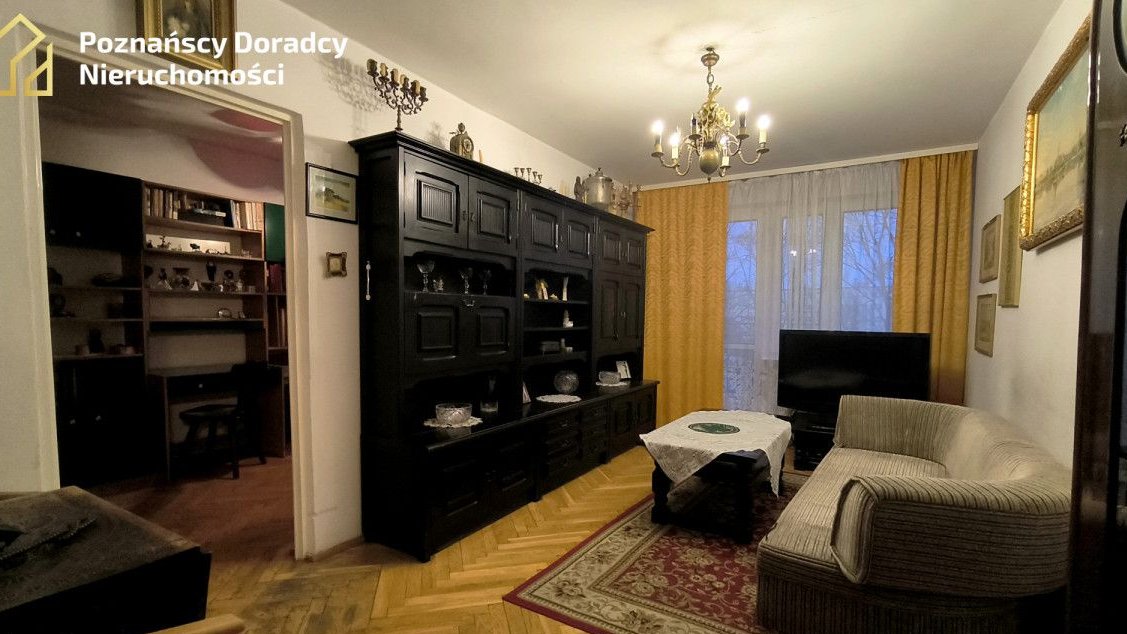 4 pokojowe mieszkanie w niskim bloku