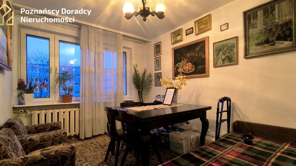 4 pokojowe mieszkanie w niskim bloku