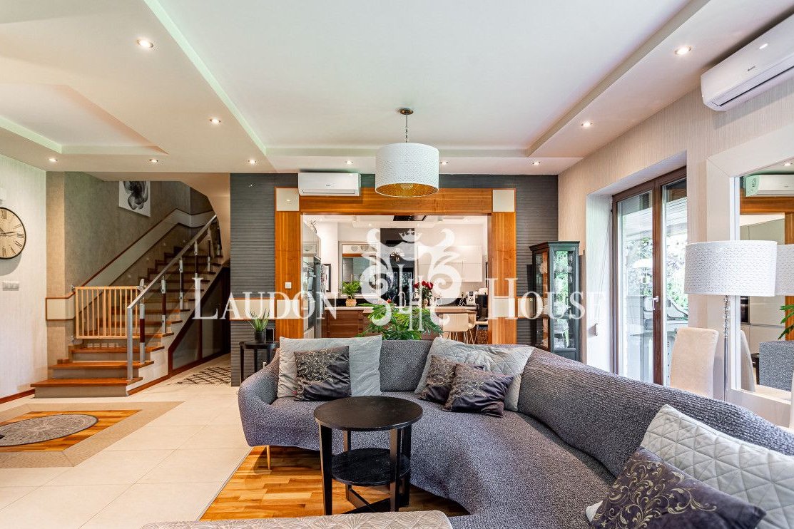 Dom wolnostojący na zamkniętym osiedlu