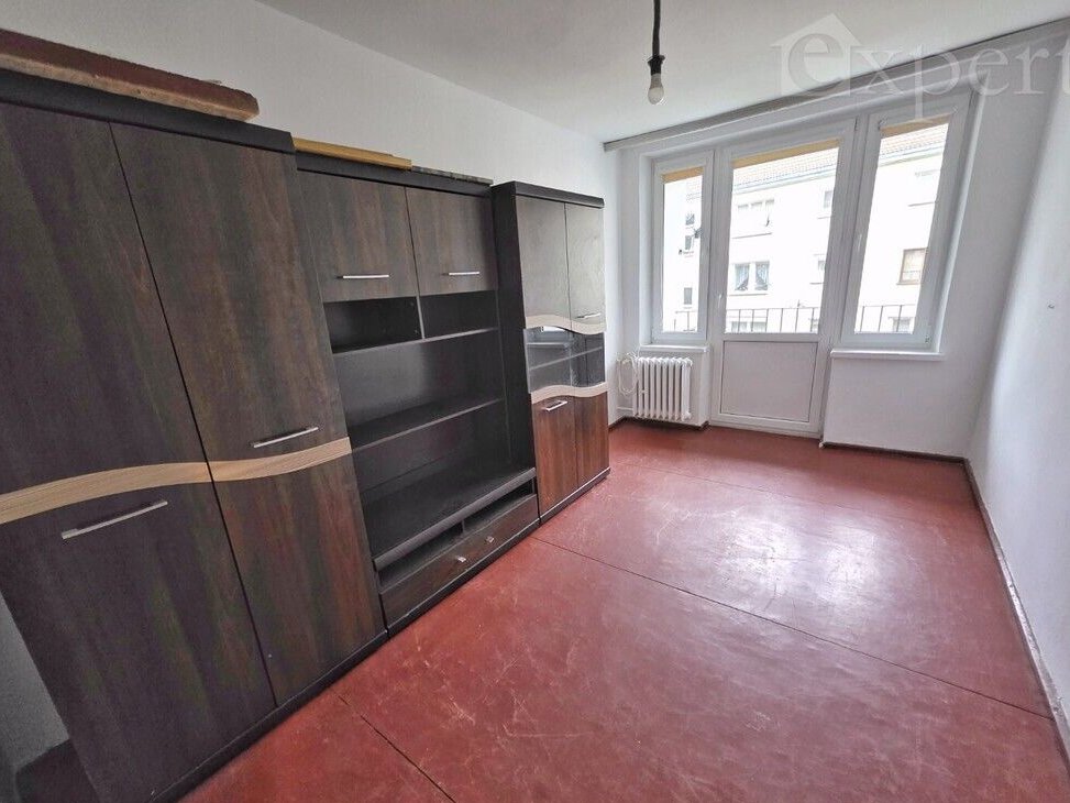 1 piętro, balkon, dwa pokoje ulica 1 Maja