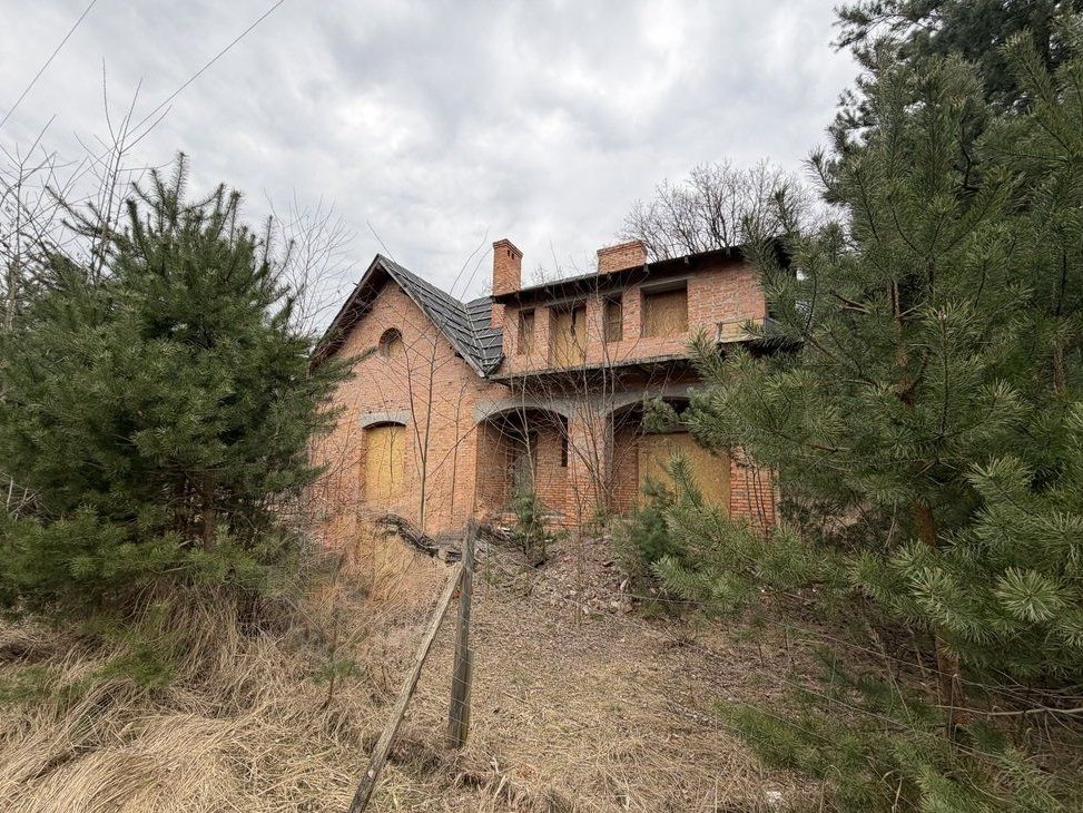 Rezydencja z potencjałem w zielonej enklawie Wagow