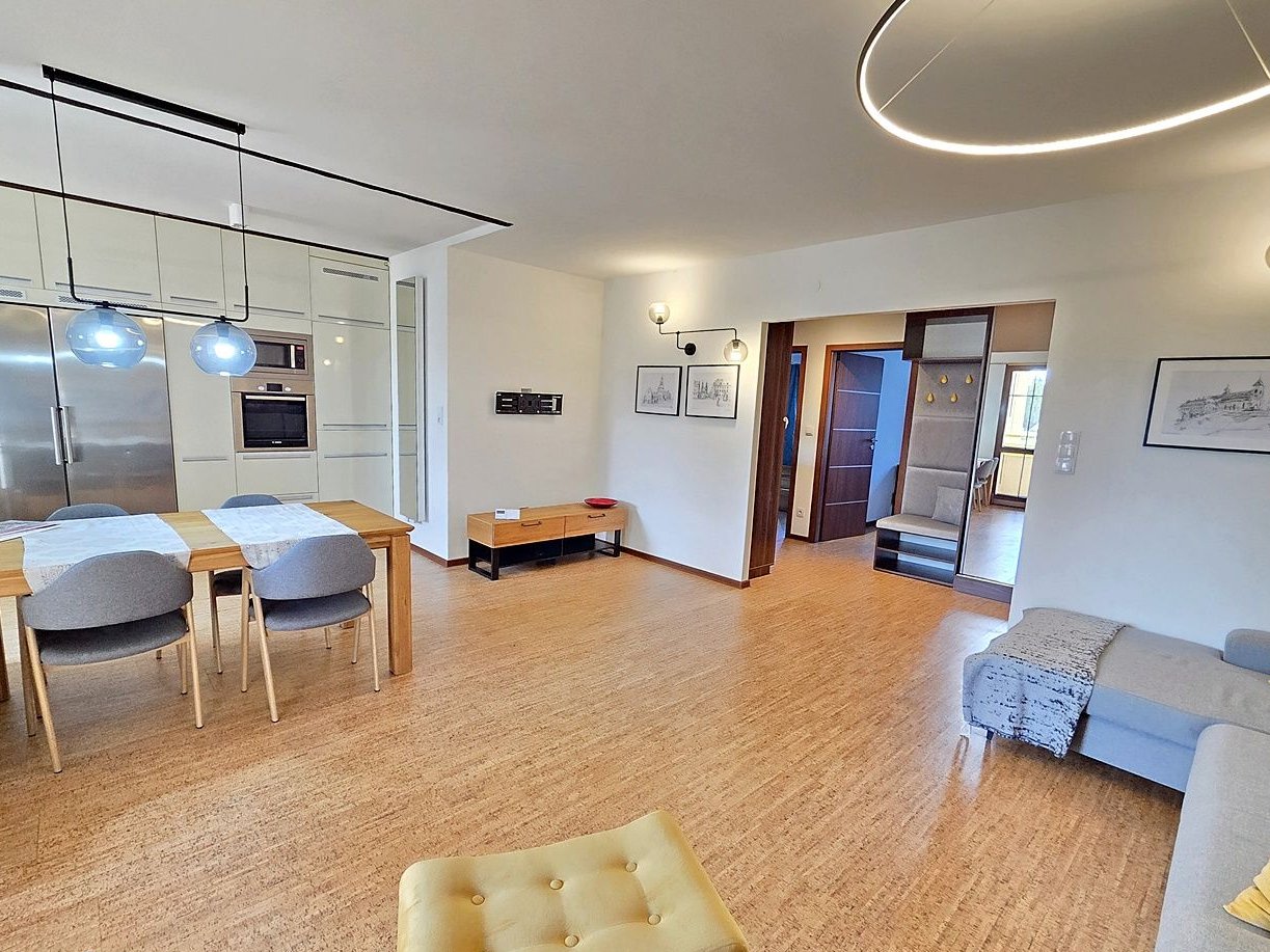 Bardzo ładne do wprowadzenia z parkingiem