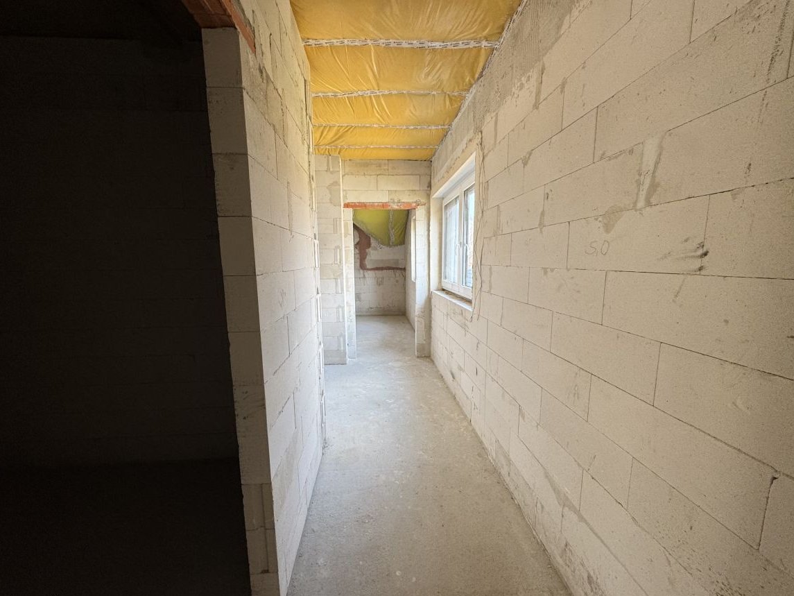 Bliźniak w stanie surowym lub deweloperskim