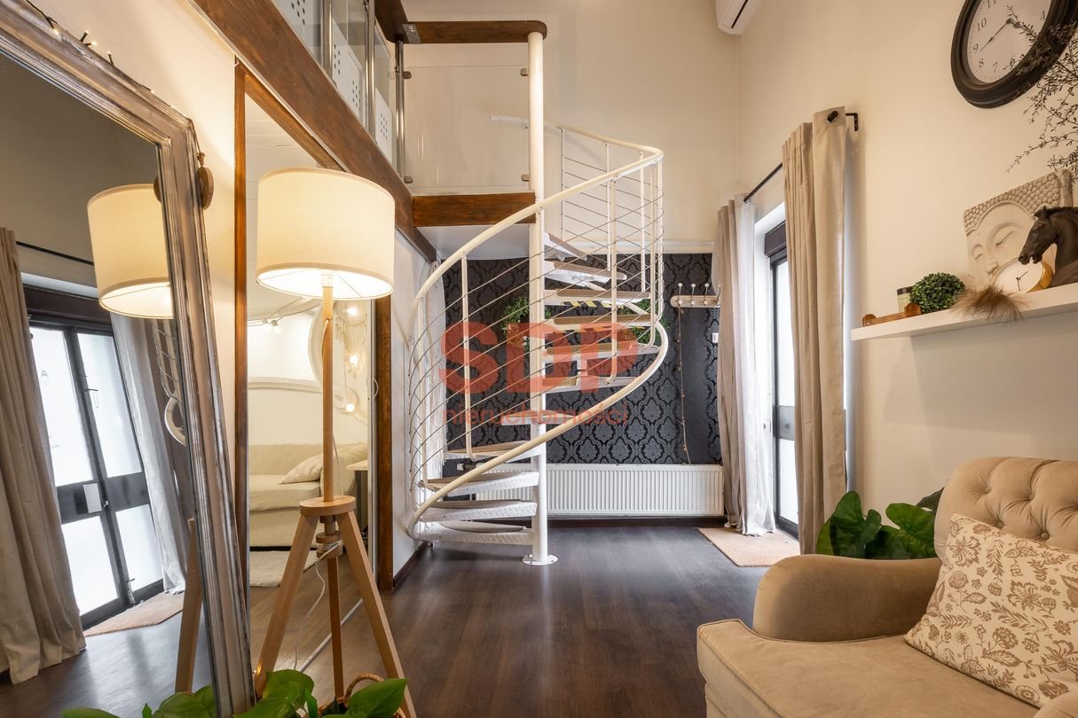 Lokal użytkowy z antresolą i witryną