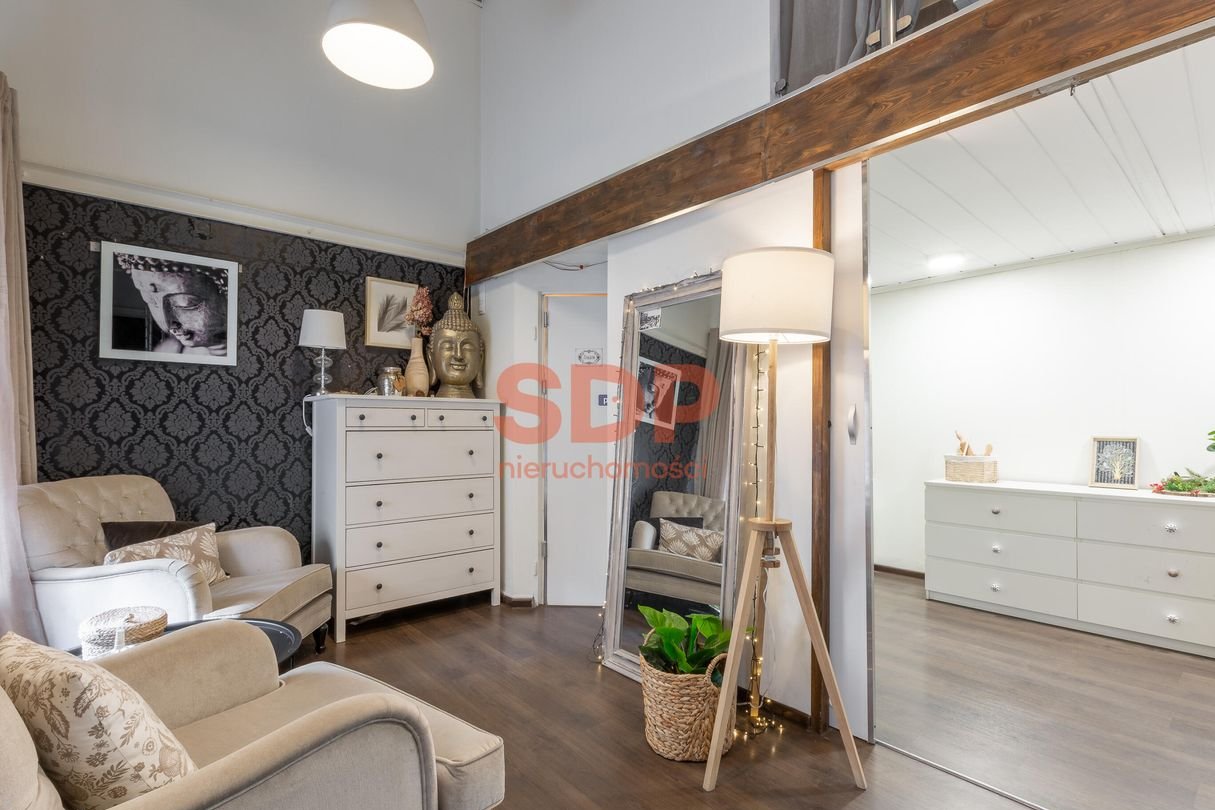 Lokal użytkowy z antresolą i witryną