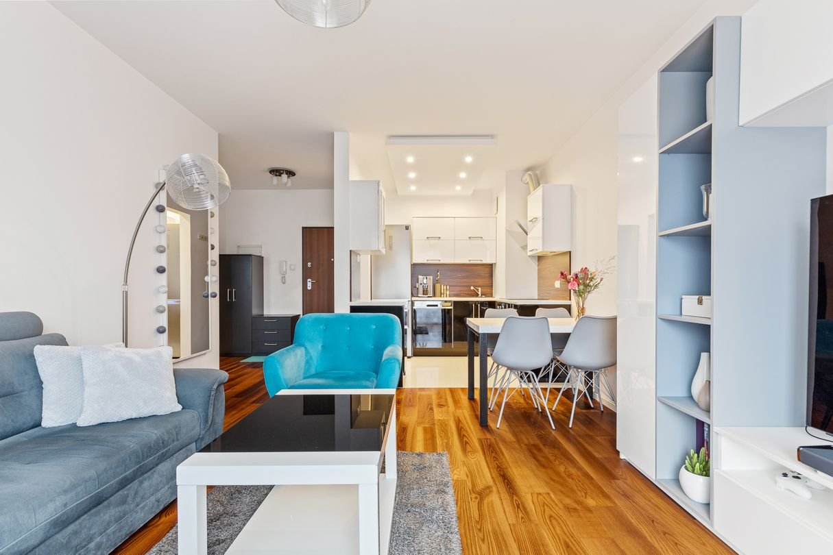 Nowoczesne 2-pokojowe mieszkanie z balkonem || 5 min pieszo od metra