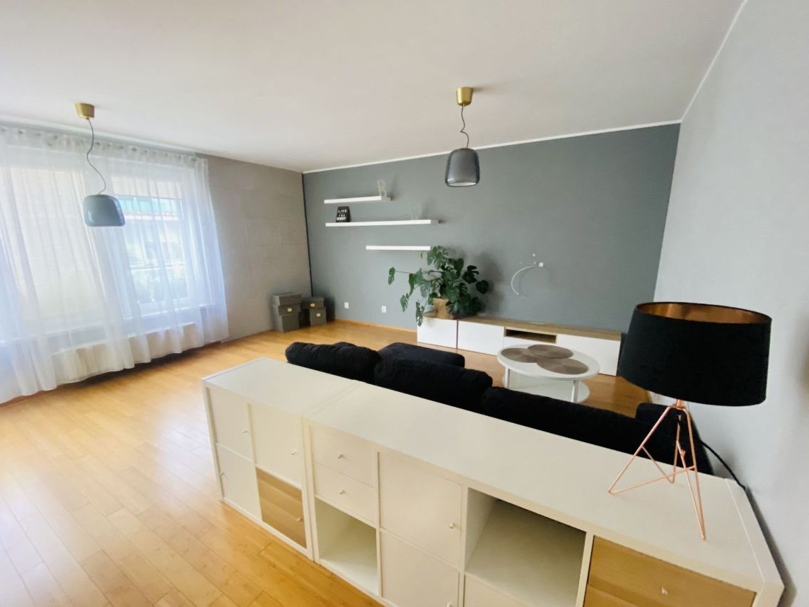 Duży balkon, boczny widok na Wartę