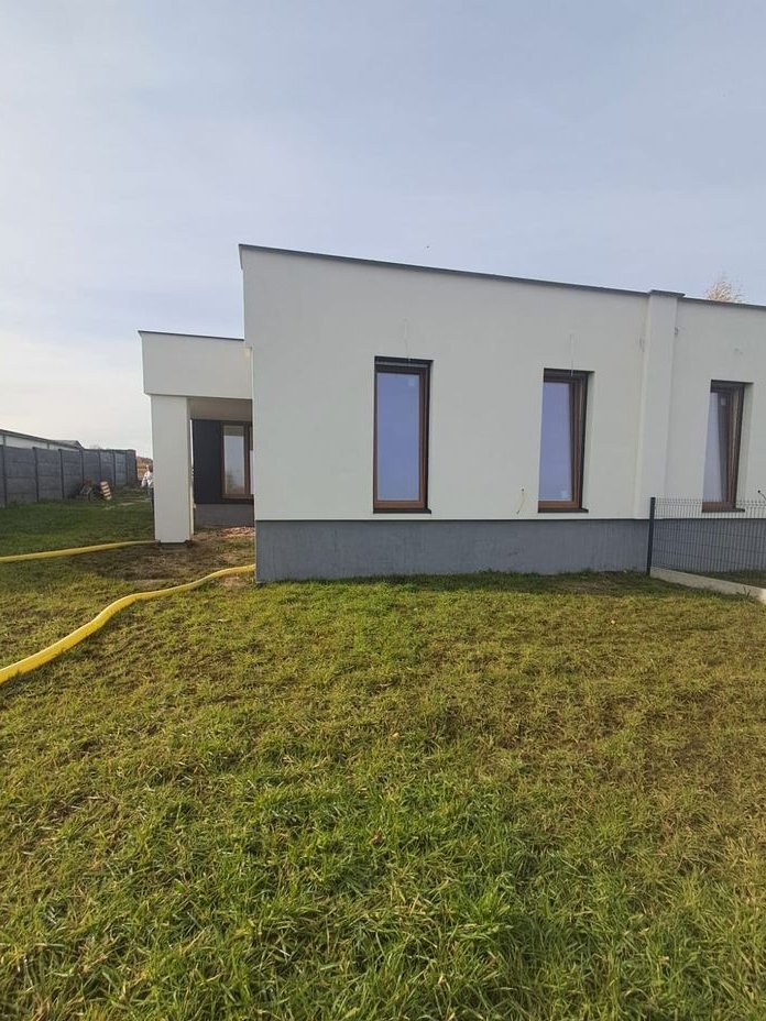 Nowoczesny dom w zabudowie bliźniaczej – 91 m², Chełmce