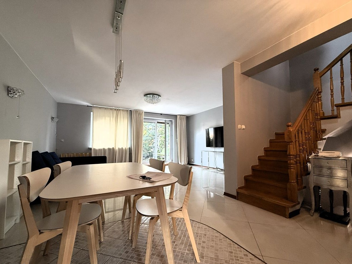 Słoneczny_dom_szereg_5_pokojów_poddasze_użytkowe_2_balkony_taras_garaż