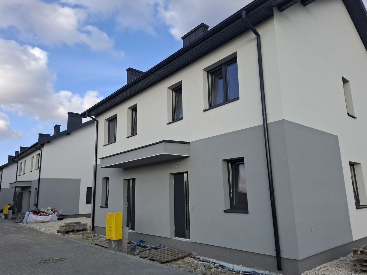 OSTATNI GOTOWY DOM / media miejskie / 2x parking / klima / 40m2 strych