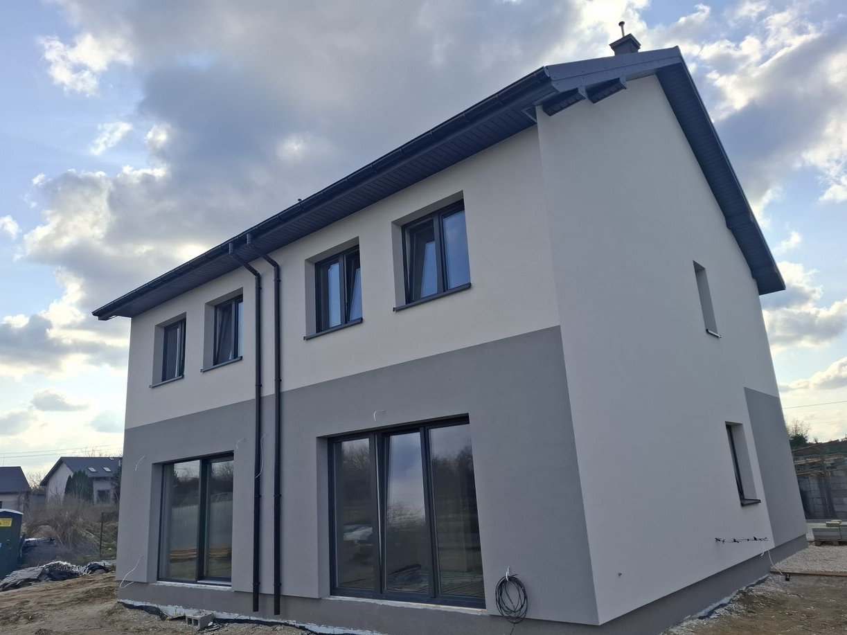 OSTATNI GOTOWY DOM / media miejskie / 2x parking / klima / 40m2 strych