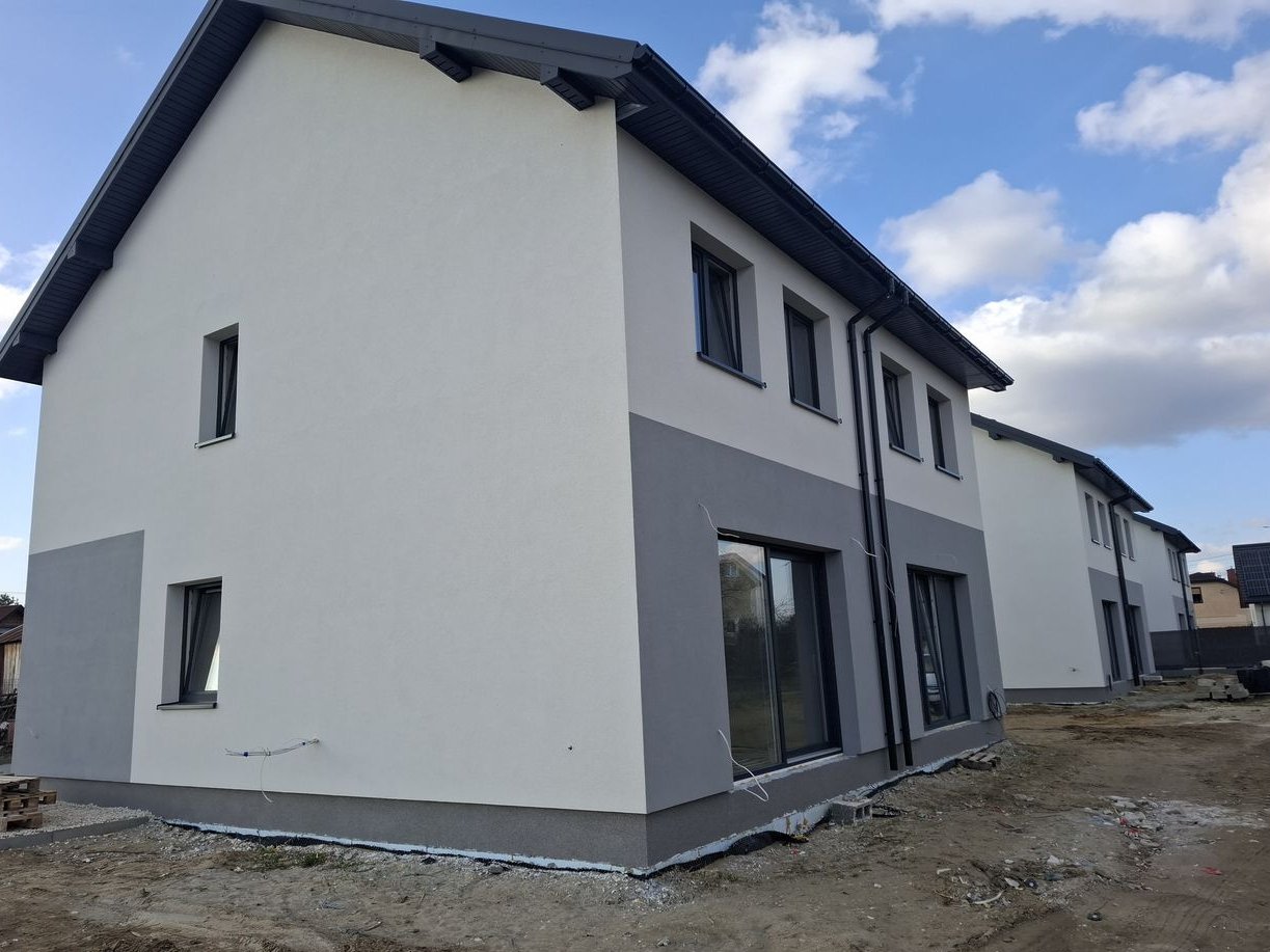 OSTATNI GOTOWY DOM / media miejskie / 2x parking / klima / 40m2 strych