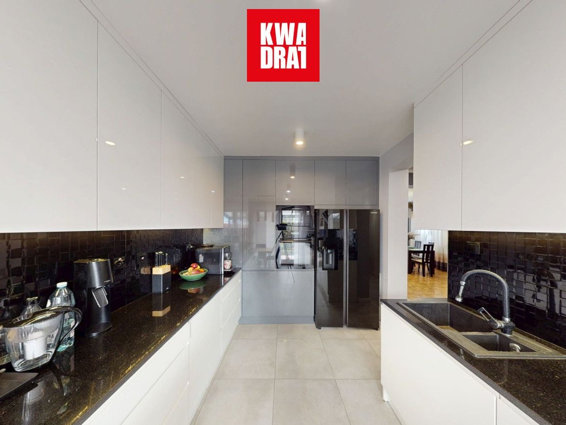 Dom wolnostojący z pompą ciepła i solarami.