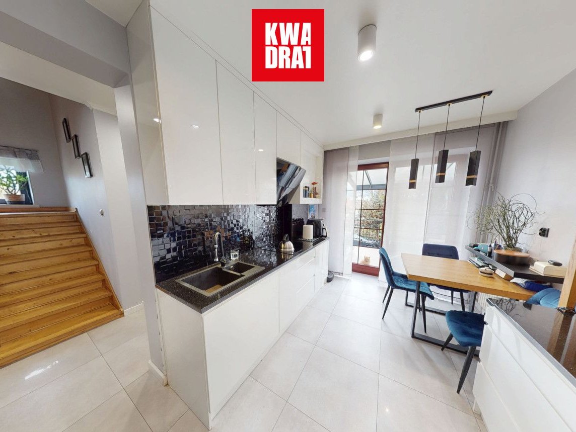 Dom wolnostojący z pompą ciepła i solarami.