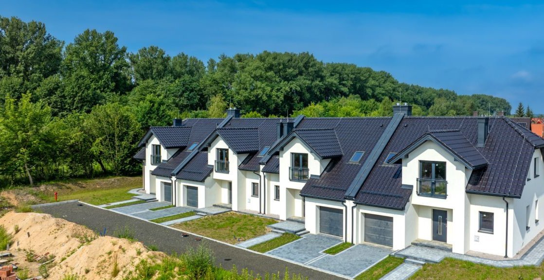 Dom w zabudowie szeregowej z garażem