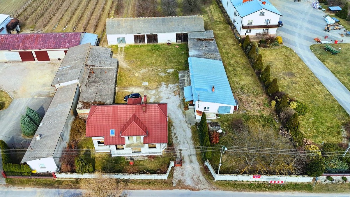 Gospodarstwo rolne 5,13 ha z dwoma domami i budynkami gospodarczymi