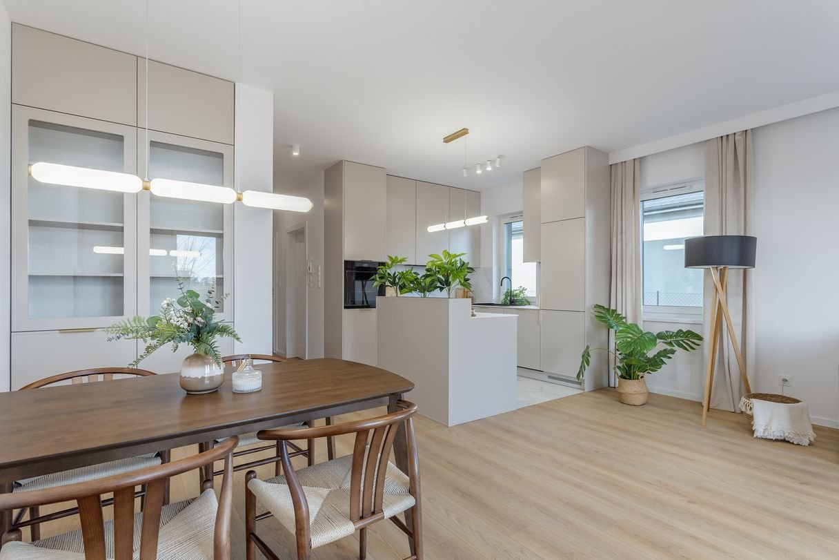 Wykończony / 4 sypialnie + salon / duży ogród