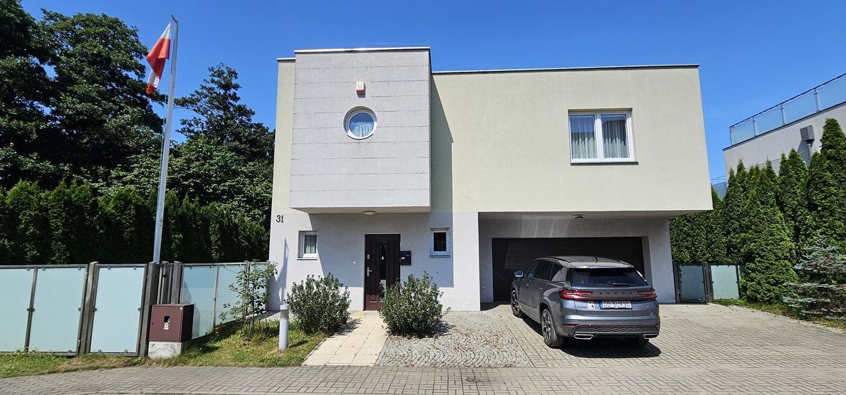 Dom wolnostojący na zamkniętym osiedlu blisko morza