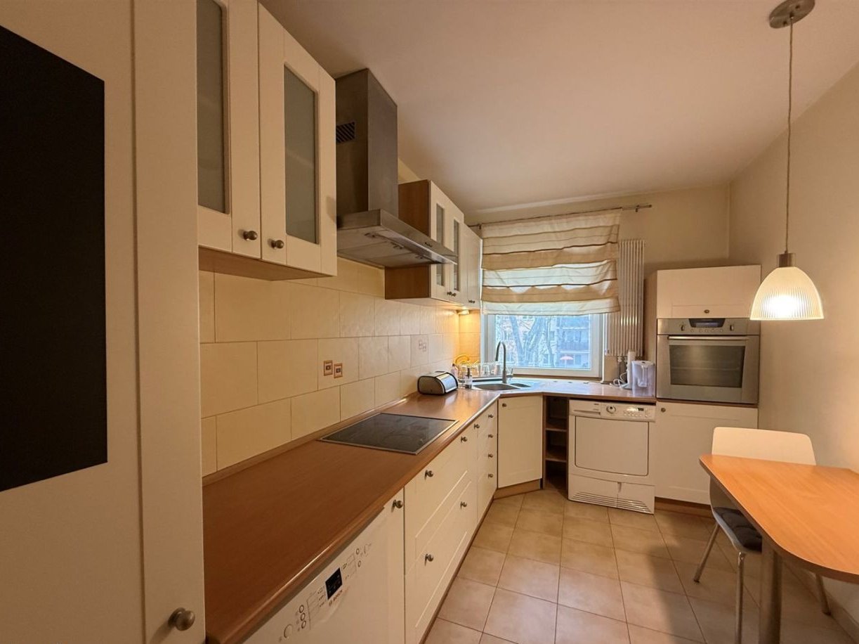 *czechów*2003 rok*3-4 pokojowe*1 pietro*