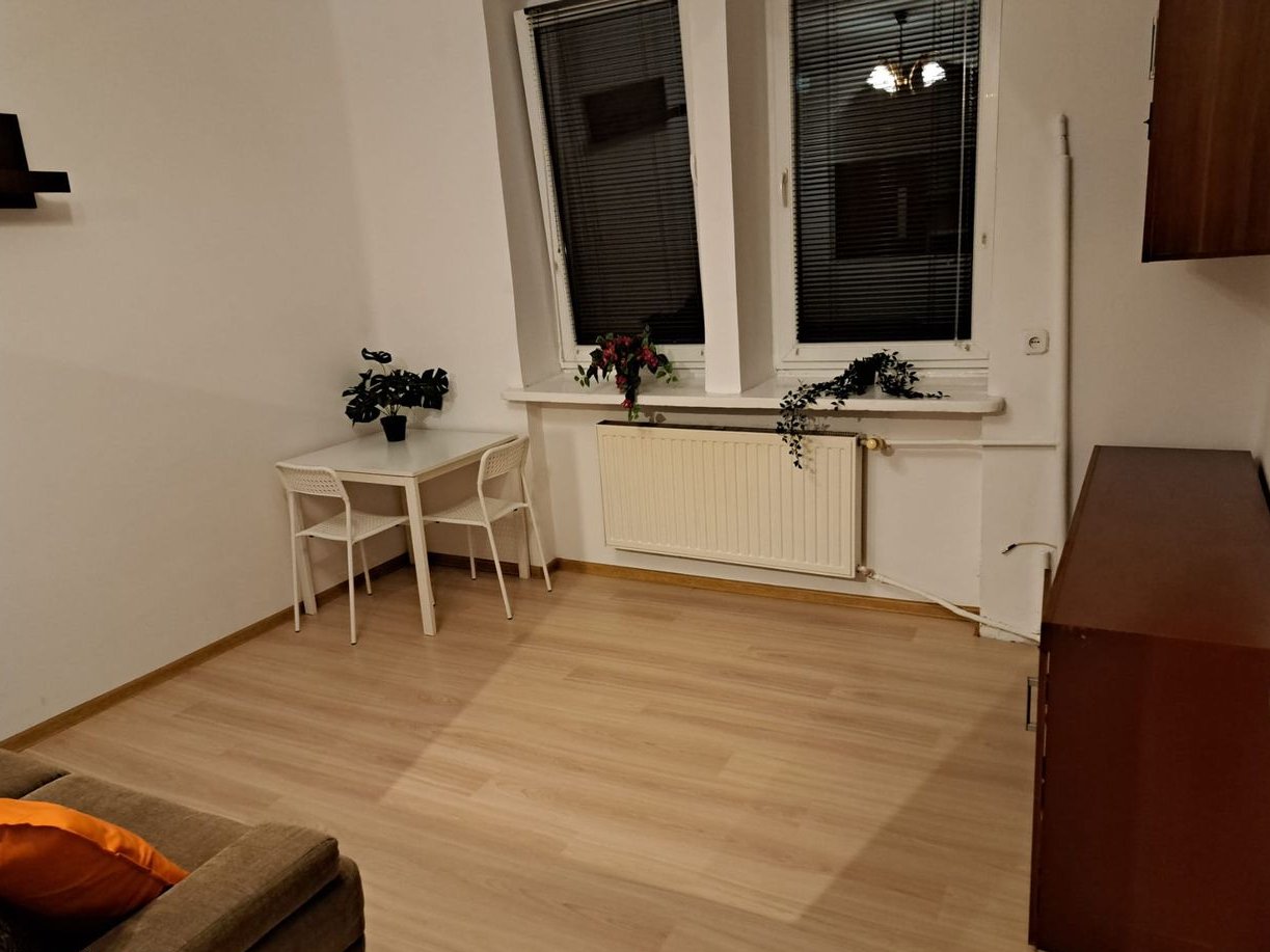 Mieszkanie w bloku 2 piętro kawalerka 20m2 pokój kuchnia łazienka