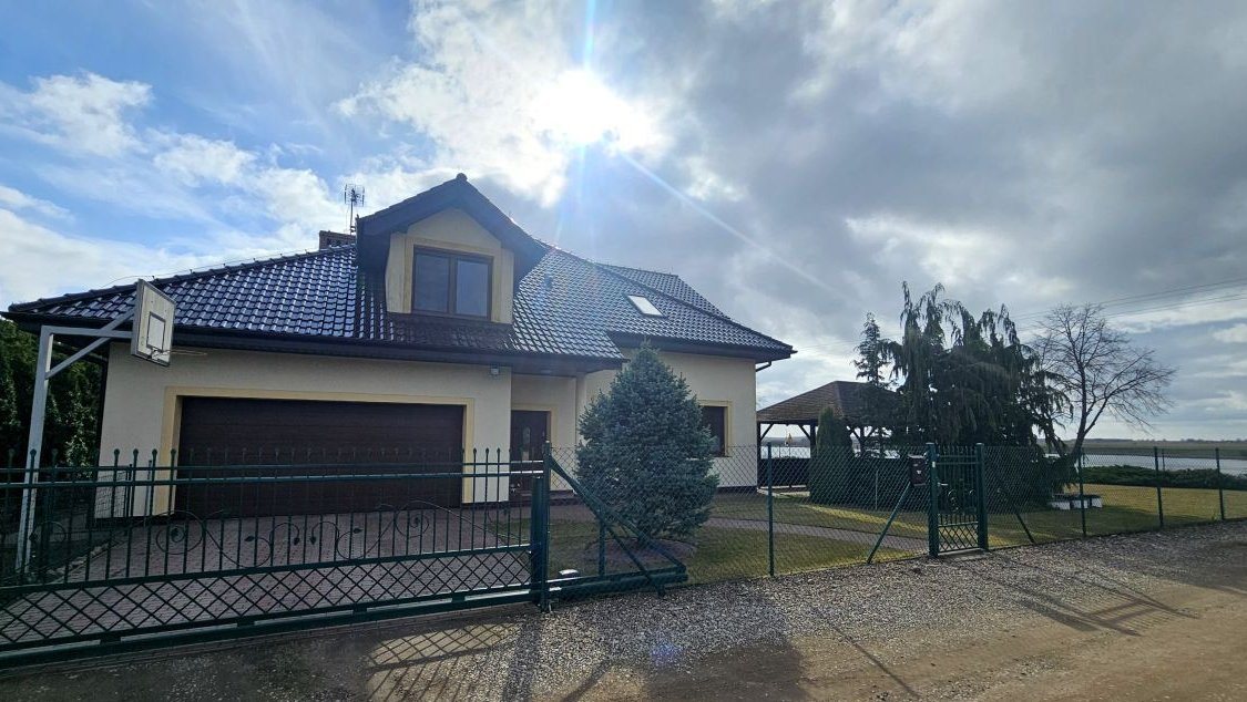 Dom z widokiem na jezioro Bytyńskie, Komorowo