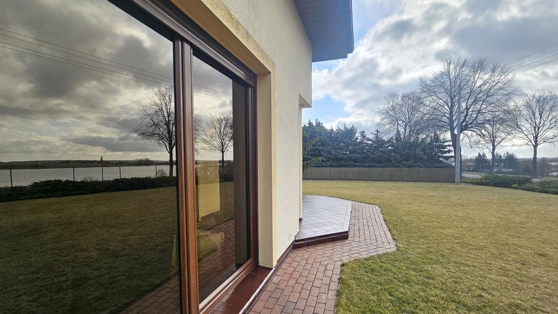 Dom z widokiem na jezioro Bytyńskie, Komorowo