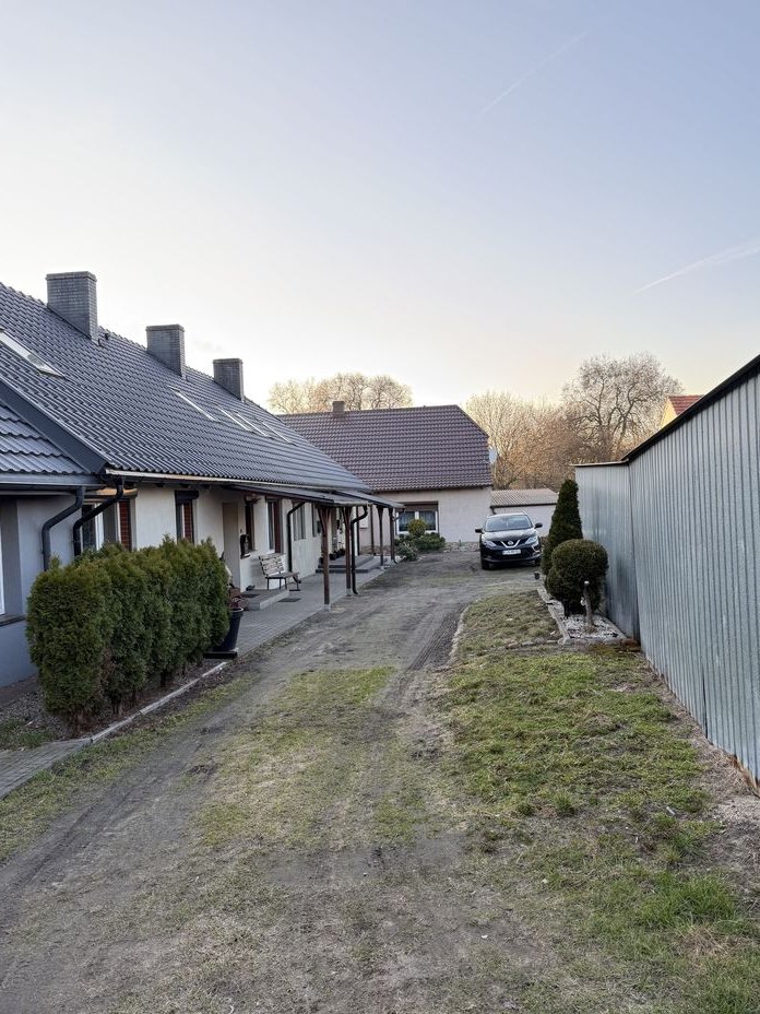 Mały dom z potencjałem Twardów po modernizacji GARAŻ i OGRÓD