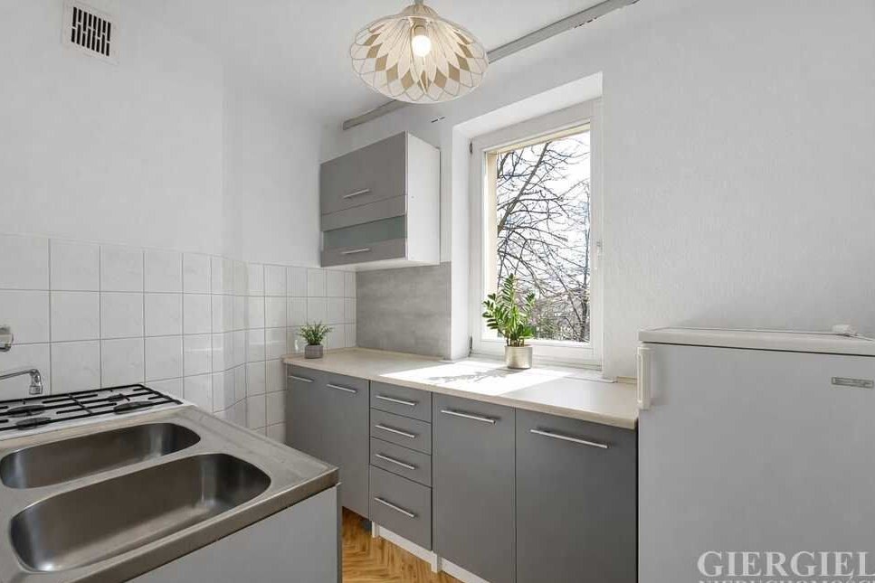 2 pokojowe mieszkanie z jasną kuchnią ! Kosynierów