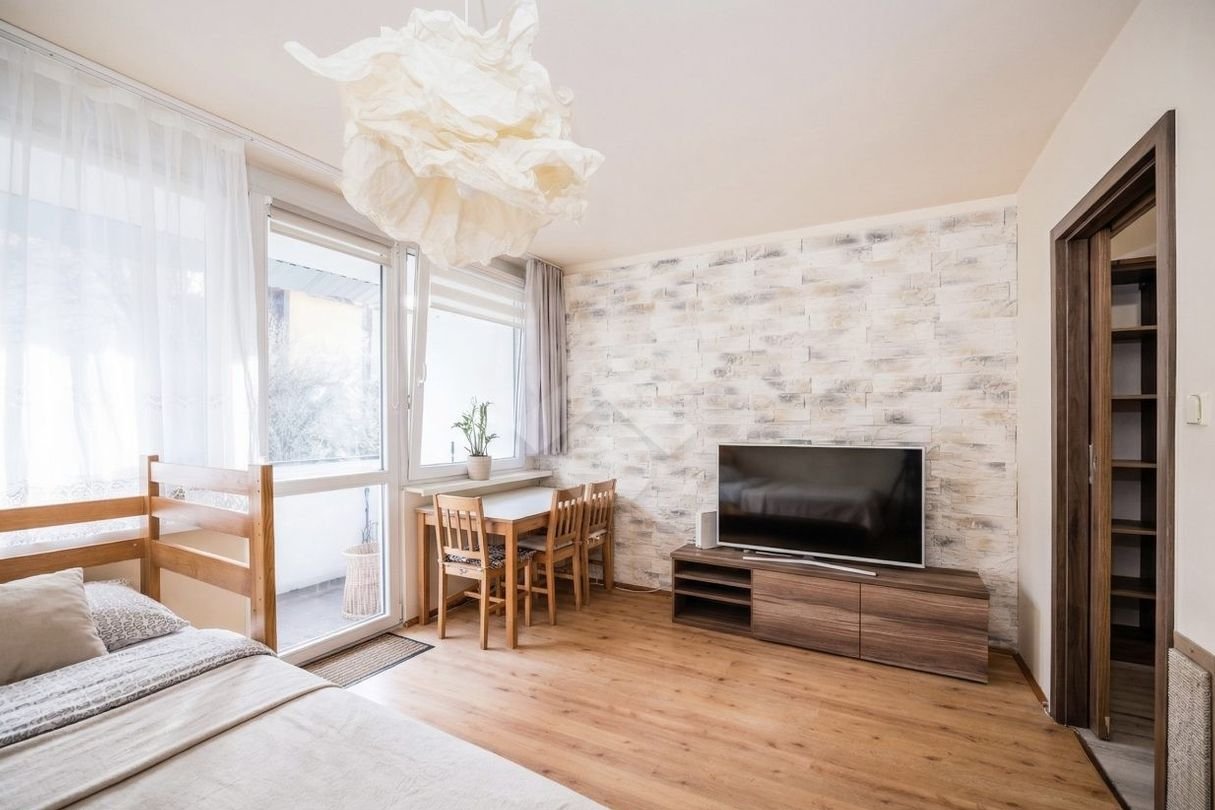 3 pokojowe mieszkanie z osobną kuchnią, piwnicą oraz loggią