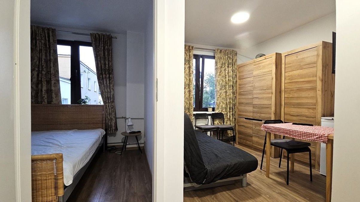 Okęcie 2pok 25m2 , 1 pietro( winda ) po remoncie, bezpośrednio