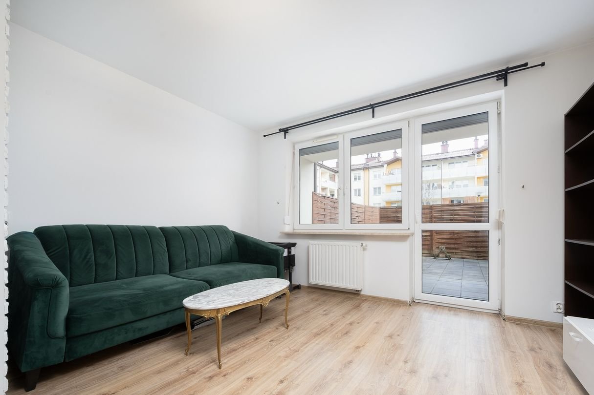 Kraków- Złocień 2- pokojowe mieszkanie z utwardzonym ogródkiem