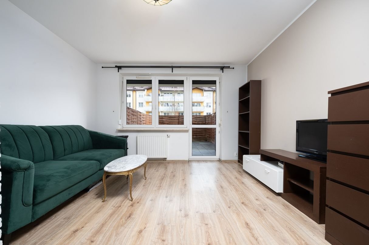 Kraków- Złocień 2- pokojowe mieszkanie z utwardzonym ogródkiem