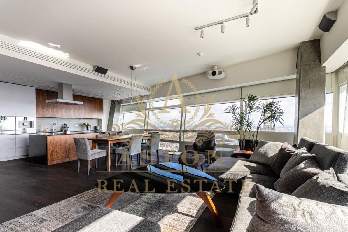 Unique apartment 204 sqm at 51 floor on Złota 44
