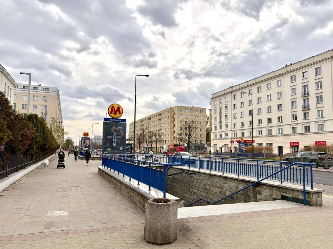 Przy Metrze Racławicka | Budynek z cegły | Piwnica