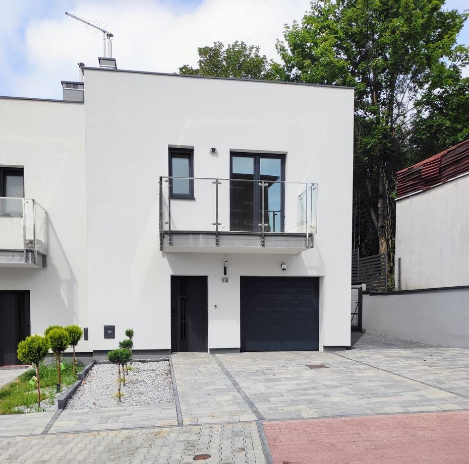 Skrajny dom szeregowy 128 m2 w centum miasta - pod klucz