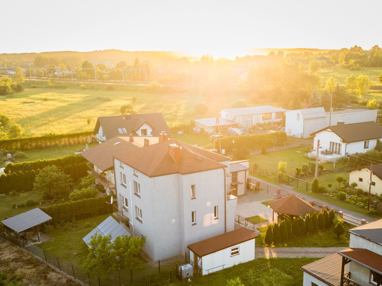 Rodzinny dom z ogrodem w zielonej Tucznawie | fotowoltaika, garaż