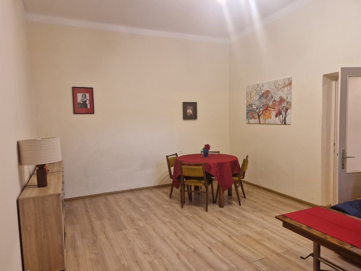 M3 do zamieszkania, w kamienicy, ścisłe centrum, ul. Piłsudskiego.
